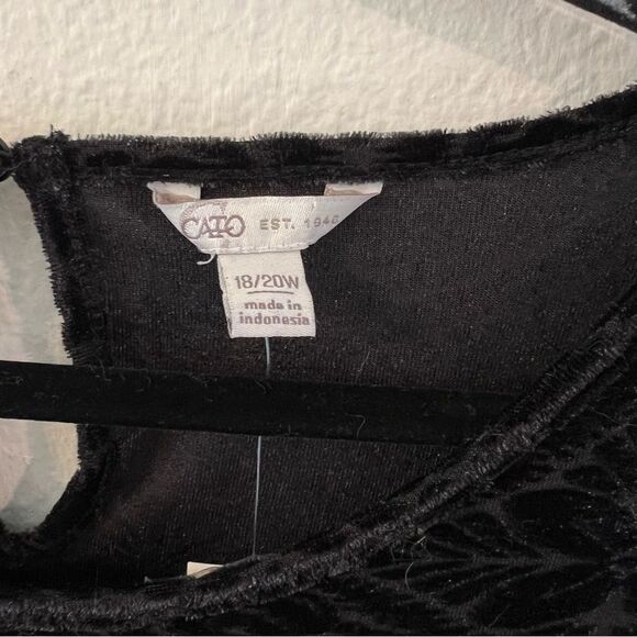NWT CATO Blouse Size 18/20W Black Velvet Top Bell Sleeve Burn Out Plus Size - Picture 4 of 6